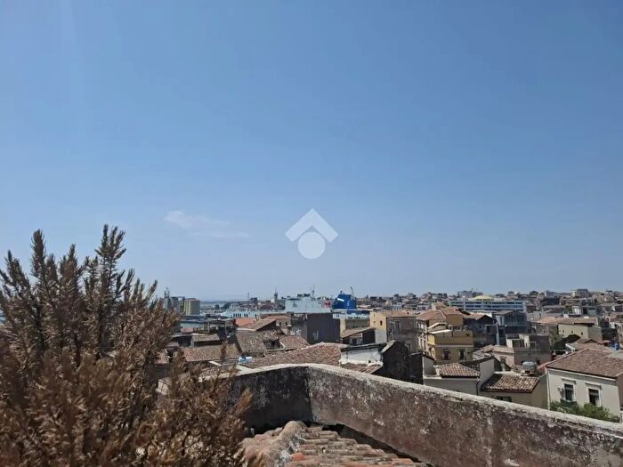 Appartamento quadrilocale in vendita in Via Porta di Ferro, Catania