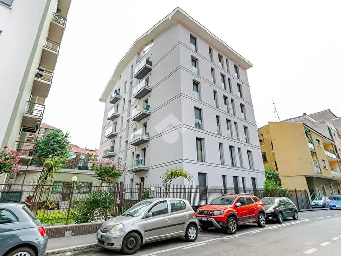 Appartamento trilocale in vendita in Via De Gatti, Bresso