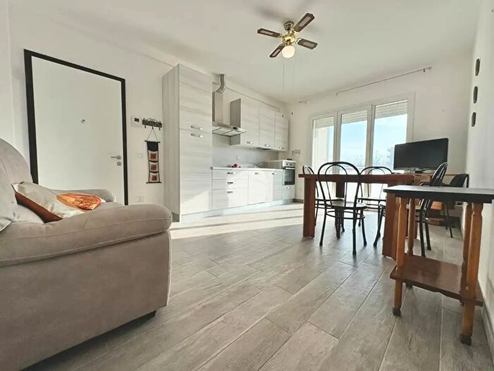 Appartamento trilocale in vendita in Viale Euclide, Cesenatico