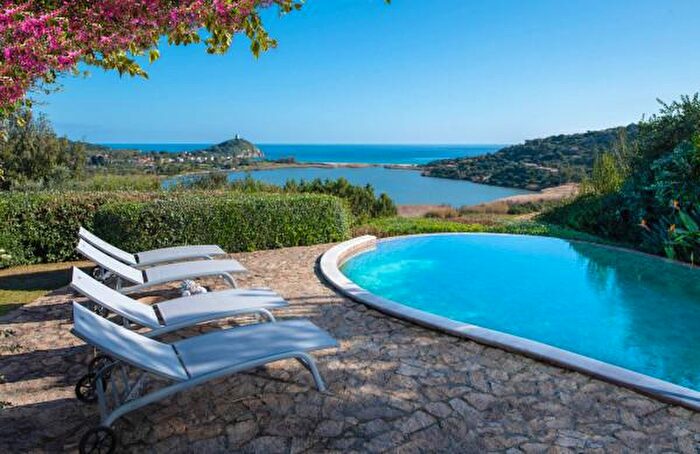 Casa con 6 locali in vendita in Domus de Maria