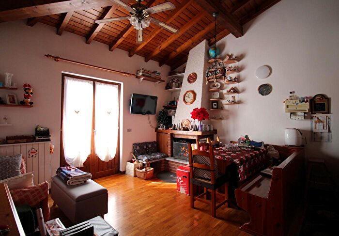 Appartamento trilocale in vendita in Via Provinciale, Centro Valle Intelvi