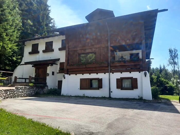 Appartamento con 5 locali in vendita in Via Pralongo, Cortina DAmpezzo