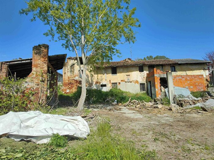 Casa quadrilocale in vendita in Via Marchesina, Livraga