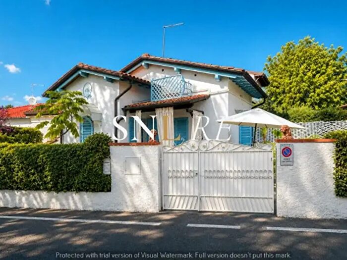 Casa con 6 locali in affitto in Via Piave, Forte Dei Marmi