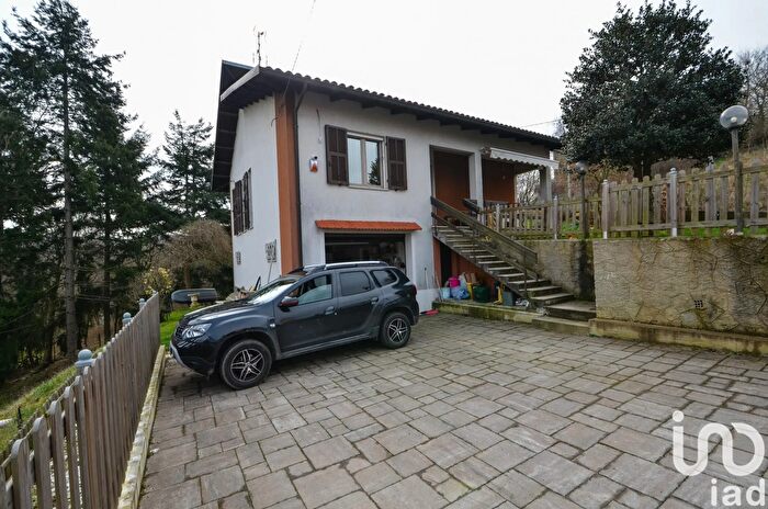Casa con 7 locali in vendita in Via Carducci, Carcare