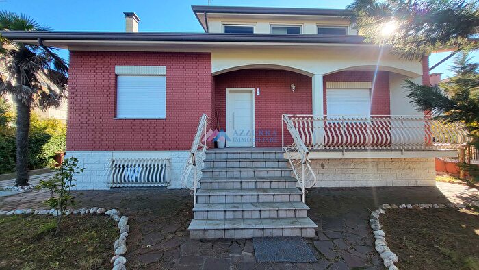 Casa con 13 locali in vendita in Cervia