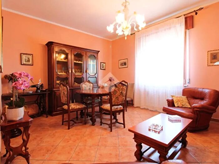 Appartamento quadrilocale in vendita in Via Roma, Travaco Siccomario