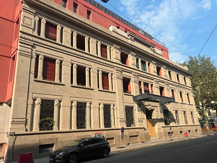 Appartamento trilocale in affitto in Via Comelico, Cadore, Milano