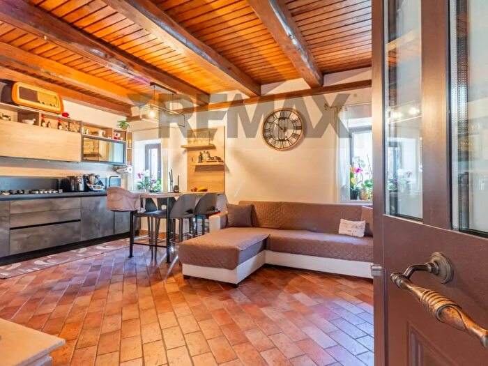 Appartamento trilocale in vendita in Via Palestro, Ischia Di Castro