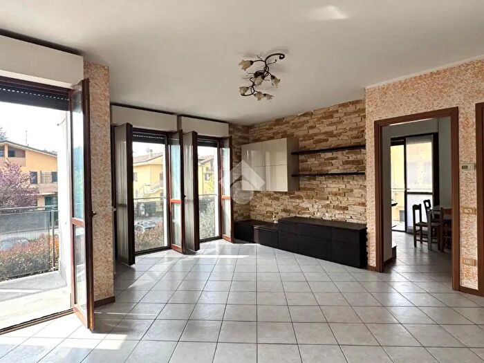 Appartamento quadrilocale in vendita in Via Sondrio, Gessate