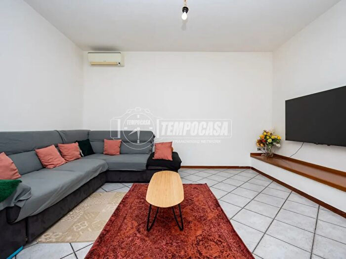 Appartamento trilocale in vendita in Via Cassinone, Seriate