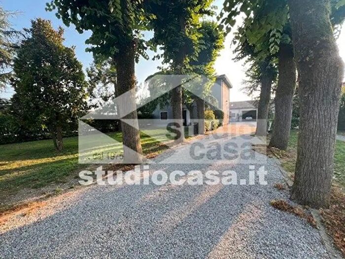 Casa quadrilocale in vendita in Via Bergamo, Crema