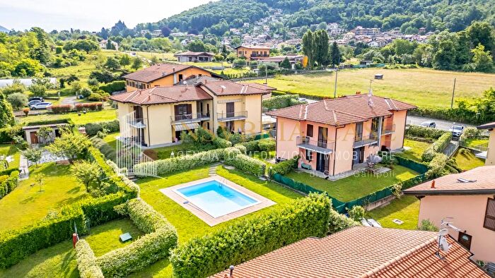 Appartamento trilocale in vendita in Brezzo Di Bedero