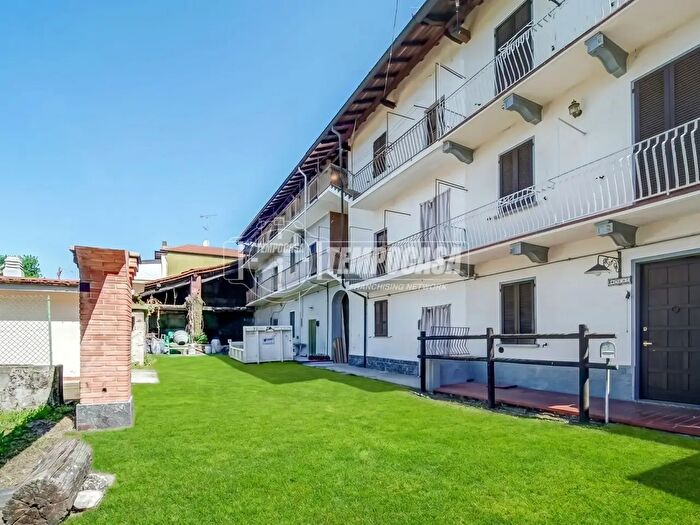 Casa quadrilocale in vendita in Sesto Calende