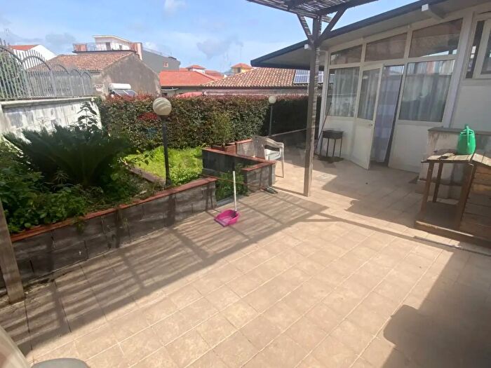 Casa con 10 locali in vendita in Via Roma, Aci SantAntonio