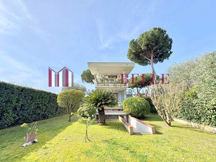 Casa con 6 locali in affitto in Via Enrico de Nicola, Lido di Camaiore, Camaiore