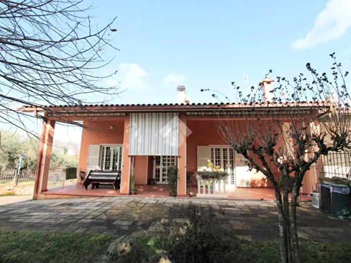 Casa con 5 locali in vendita in Via Ternana, Montopoli Di Sabina