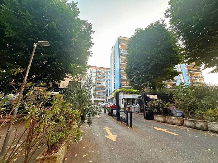 Appartamento con 5 locali in vendita in Via Gabriele Jannelli, Napoli