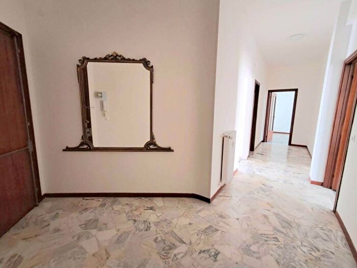 Appartamento quadrilocale in affitto in Corso Viglienzoni, Oltreletimbro Santa Rita, Savona