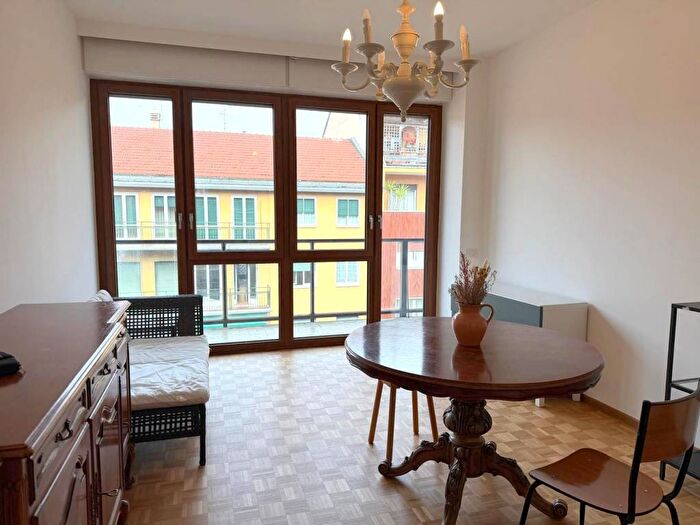 Appartamento trilocale in affitto in Via Valparaiso, Solari, Milano