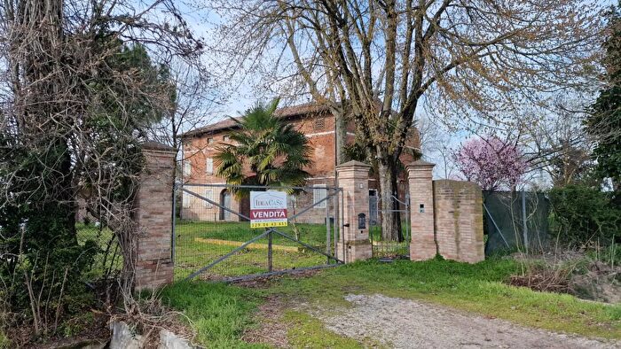 Casa con 7 locali in vendita in Via Strega Correggio, Correggio