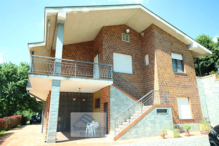 Casa con 6 locali in vendita in Azzano dAsti, Azzano DAsti