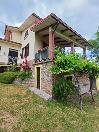 Casa in vendita in Valmozzola