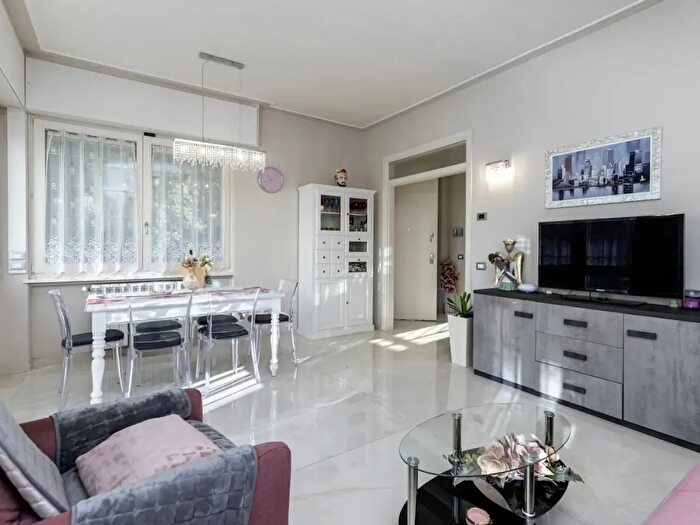 Casa con 8 locali in vendita in Via Savonarola, Viareggio