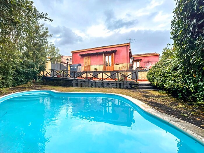 Casa con 5 locali in vendita in Via Ballofuga Snc, Zafferana Etnea