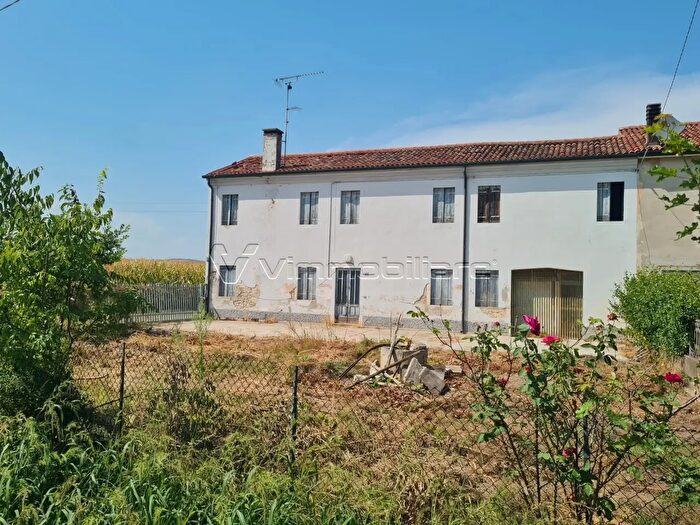 Casa con 9 locali in vendita in Via Capitello, Sossano