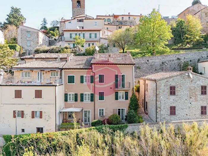 Casa con 6 locali in vendita in Verucchio