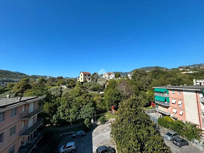 Appartamento trilocale in vendita in Via Rizzo, Rapallo