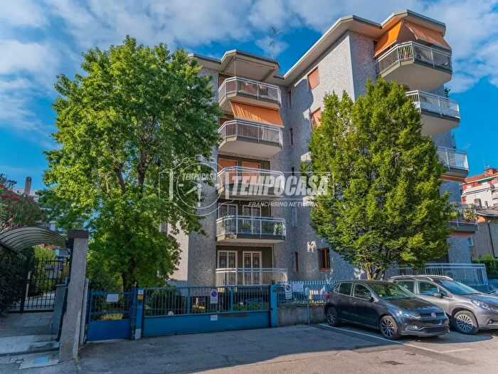 Appartamento quadrilocale in vendita in Via Giuseppe Mazzini, Novate Milanese