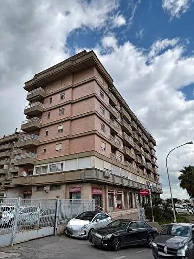 Appartamento con 6 locali in vendita in Via Leone XIII M, Caltanissetta
