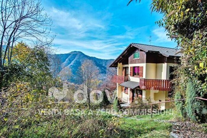 Casa quadrilocale in vendita in Via SantAntonio, Selvino