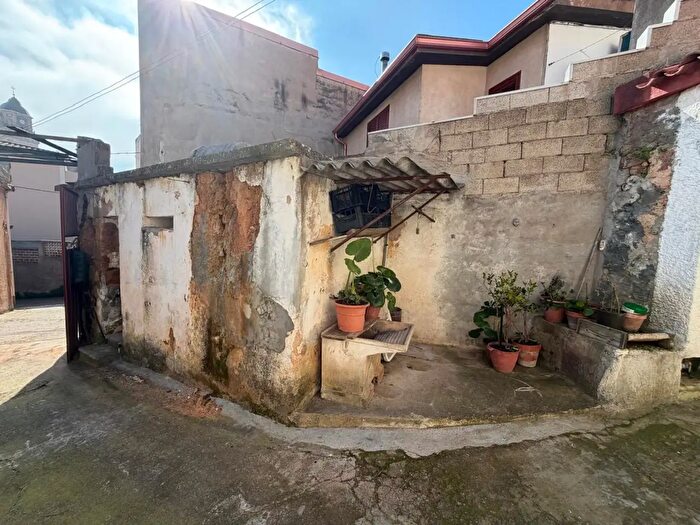 Casa con 8 locali in vendita in Via Eleonora dArborea, Villacidro