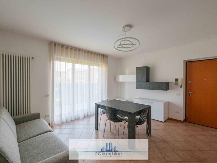 Appartamento bilocale in affitto in Piazza Italia, Centro, Alzano Lombardo