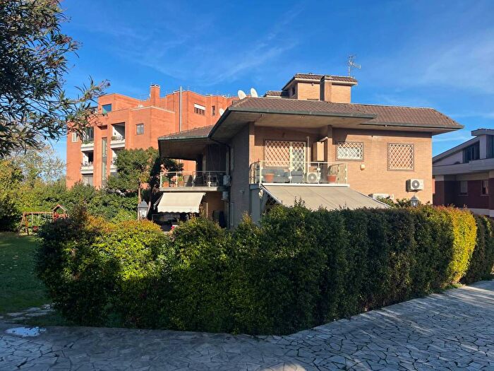 Appartamento trilocale in affitto in Via Ernesto Basile, Mezzocammino, Roma