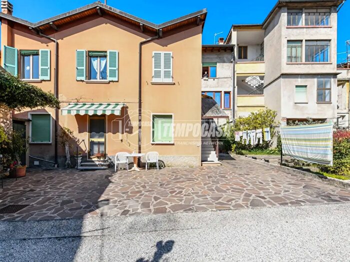 Casa quadrilocale in vendita in Via Camillo Benso Conte di Cavour, Toscolano Maderno