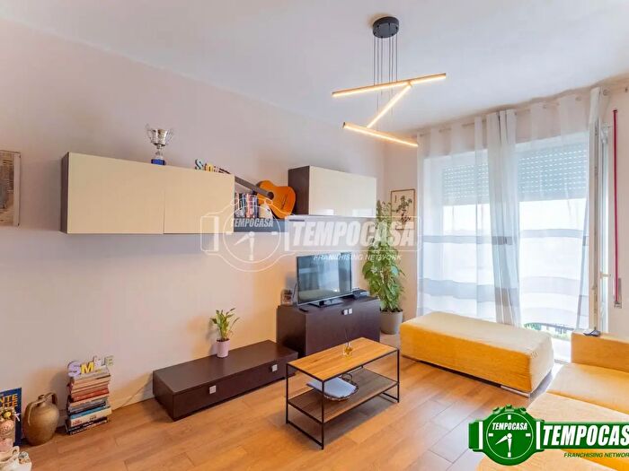 Appartamento trilocale in vendita in Via Palestro, Inveruno