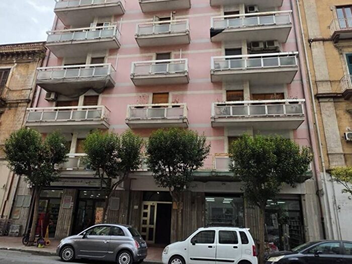 Appartamento trilocale in affitto in Via Guglielmo Oberdan, Tre Carrare, Taranto