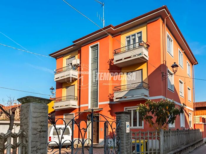 Appartamento trilocale in vendita in Via Cavour, Gassino Torinese