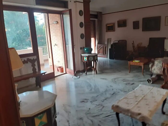 Appartamento con 5 locali in vendita in Via Vito Sinisi, Roma