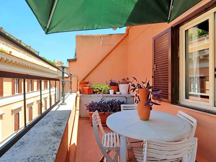 Appartamento in affitto in Via della Mercede, Roma