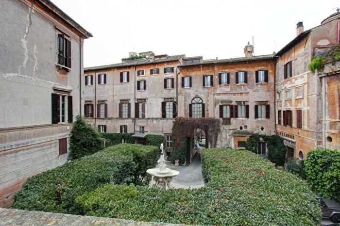 Appartamento con 6 locali in affitto in Via Giulia, Roma