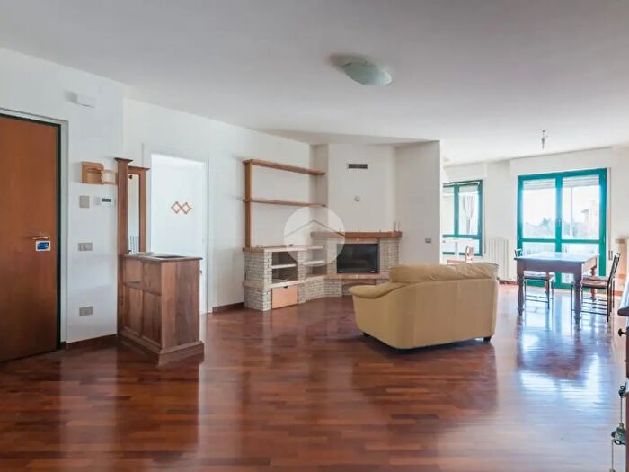 Appartamento quadrilocale in vendita in Via Flaminia, Colli al Metauro