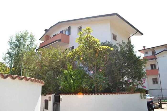 Casa con 6 locali in vendita in Viale Francesco Petrarca, Ravenna