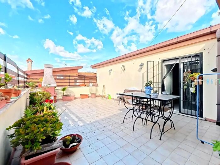 Appartamento quadrilocale in vendita in Via Bovegno, Roma