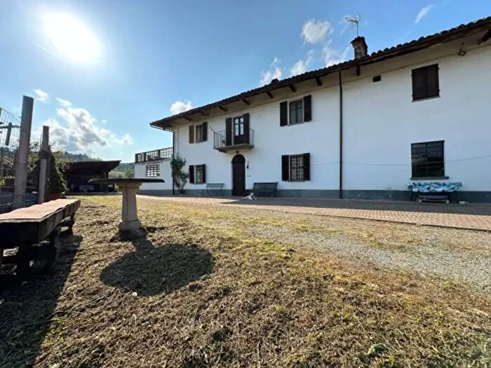 Casa con 6 locali in vendita in Regione Secco, Canelli