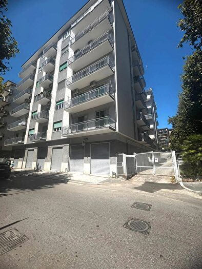 Appartamento con 6 locali in vendita in Via Eugenio Caterina, Salerno